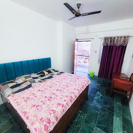 Pushpa Vatika Hotel Faizabad Exterior photo