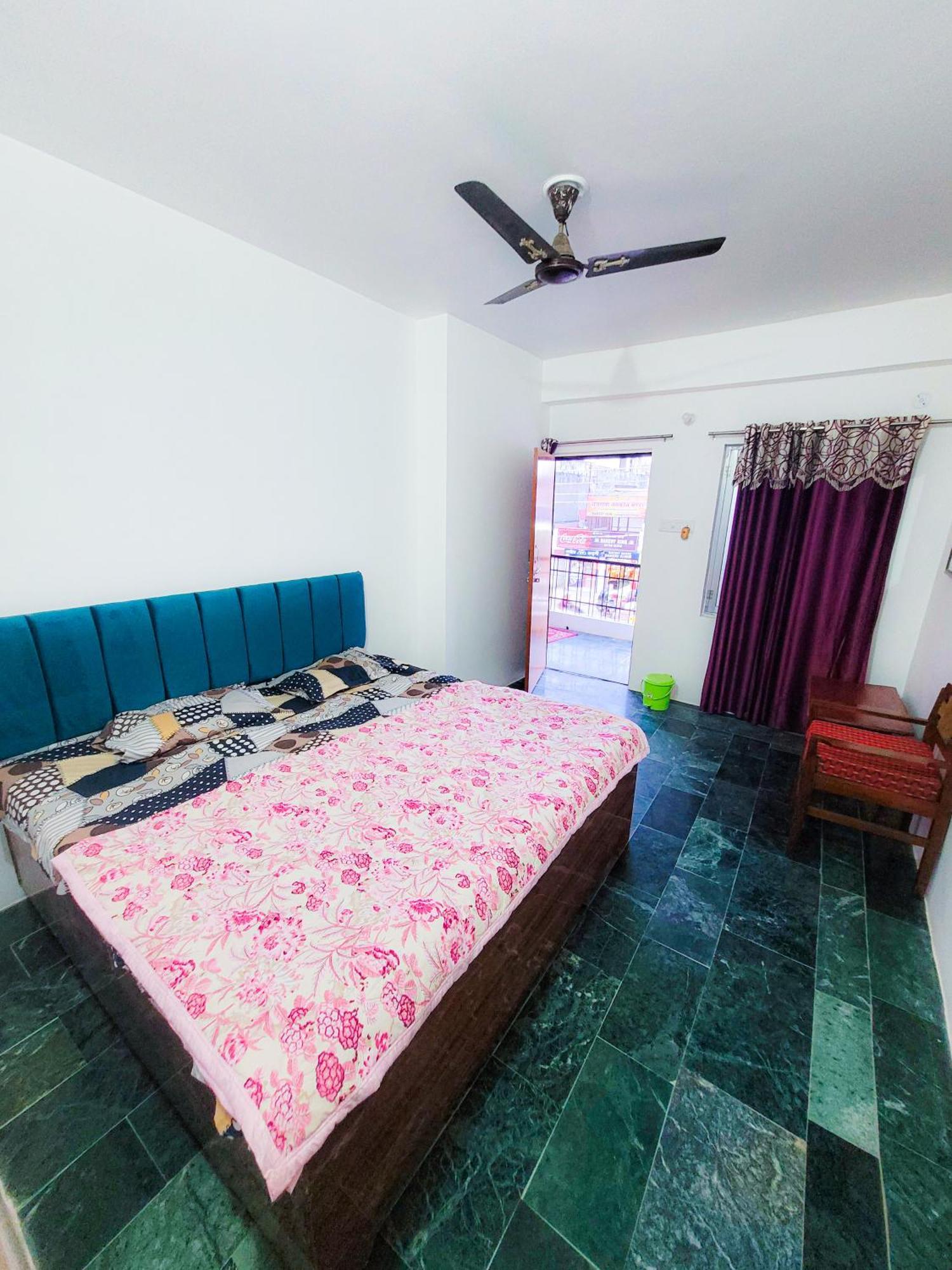 Pushpa Vatika Hotel Faizabad Exterior photo