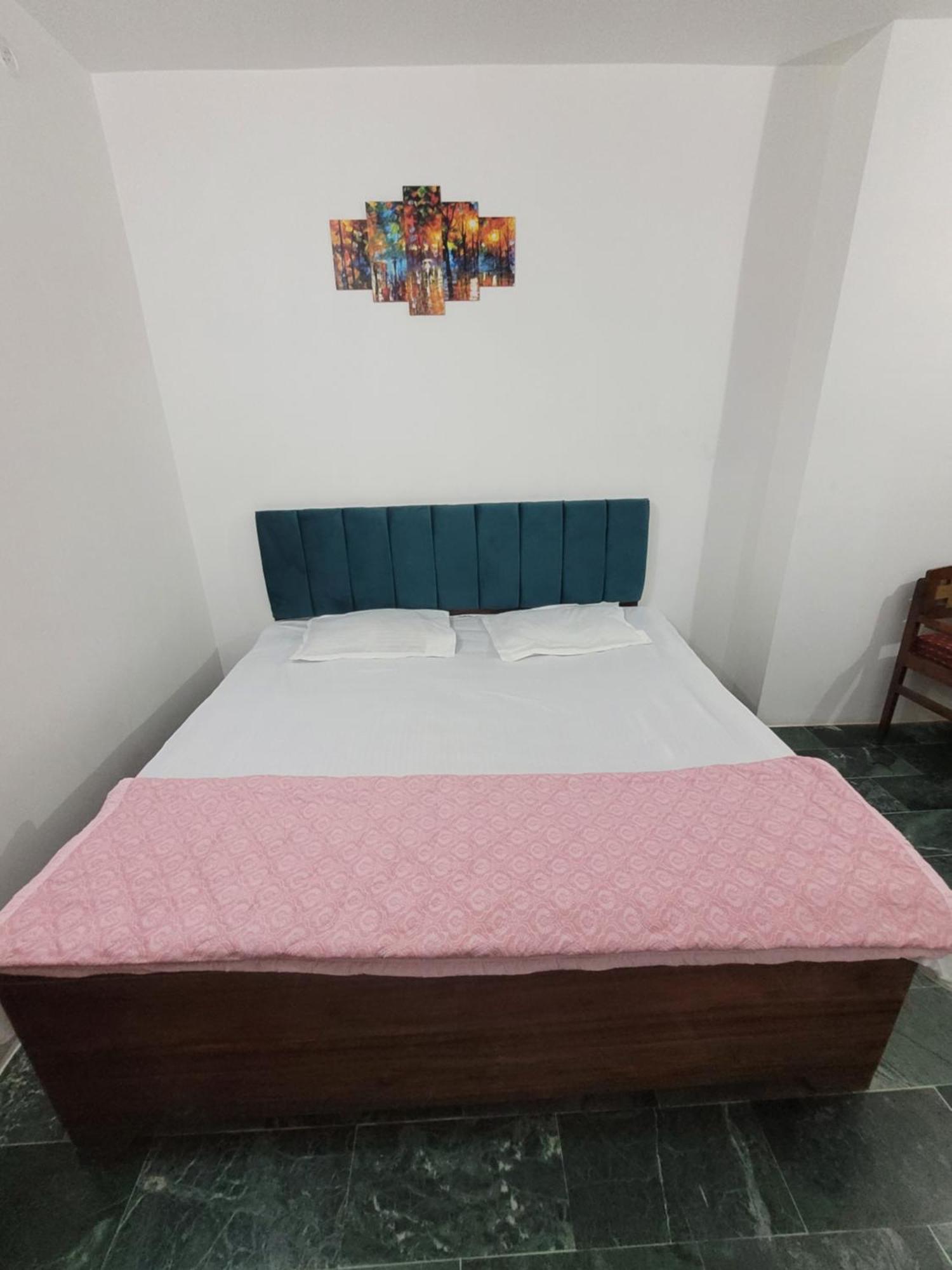 Pushpa Vatika Hotel Faizabad Exterior photo