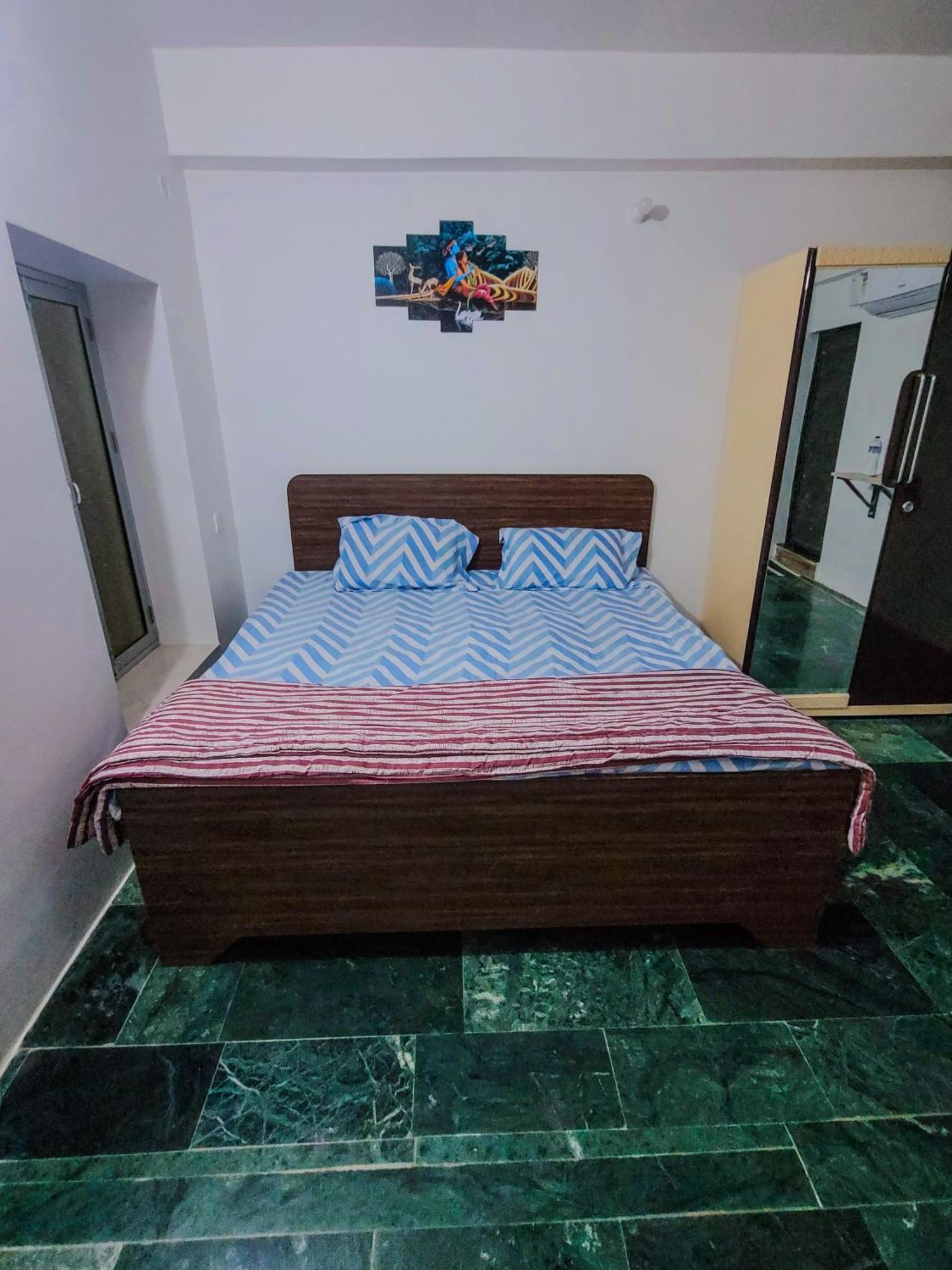 Pushpa Vatika Hotel Faizabad Exterior photo