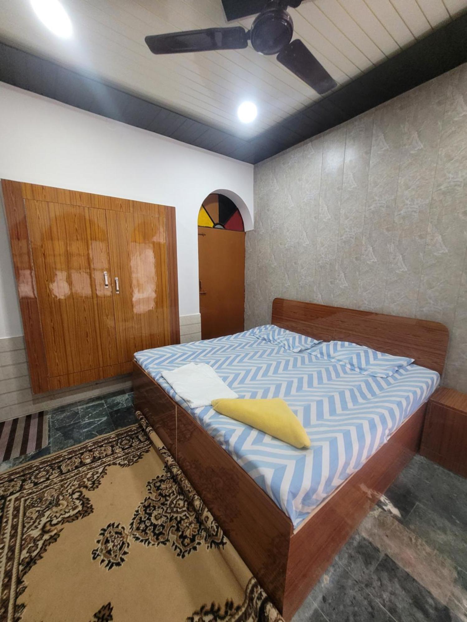 Pushpa Vatika Hotel Faizabad Exterior photo