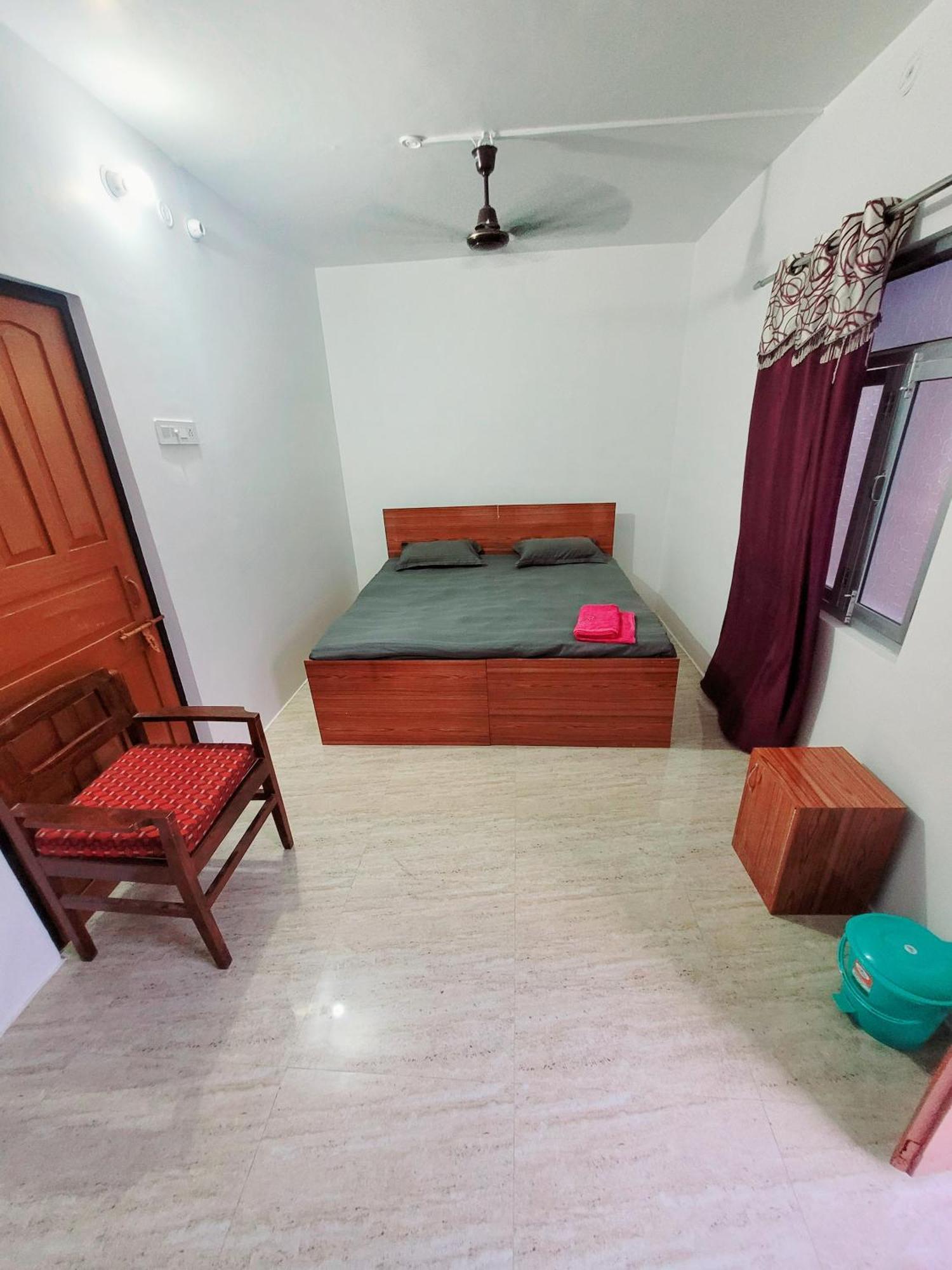 Pushpa Vatika Hotel Faizabad Exterior photo
